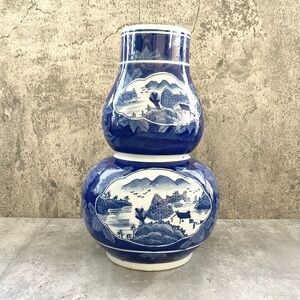 Vtg Chinoiserie Blue And White Porcelain Gourd Hand Painted Vase 11.5”